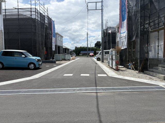 【前面道路含む現地写真】 | 上里町黛第1   クレイドルガーデン　新築戸建　全8棟　8号棟