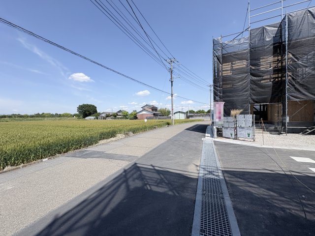 【前面道路含む現地写真】 | 上里町黛第1   クレイドルガーデン　新築戸建　全8棟　8号棟