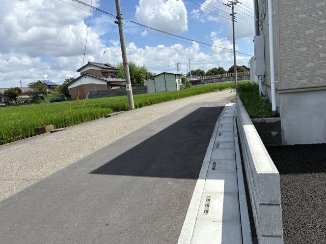 【前面道路含む現地写真】 | 上里町黛第1   クレイドルガーデン　新築戸建　全8棟　8号棟