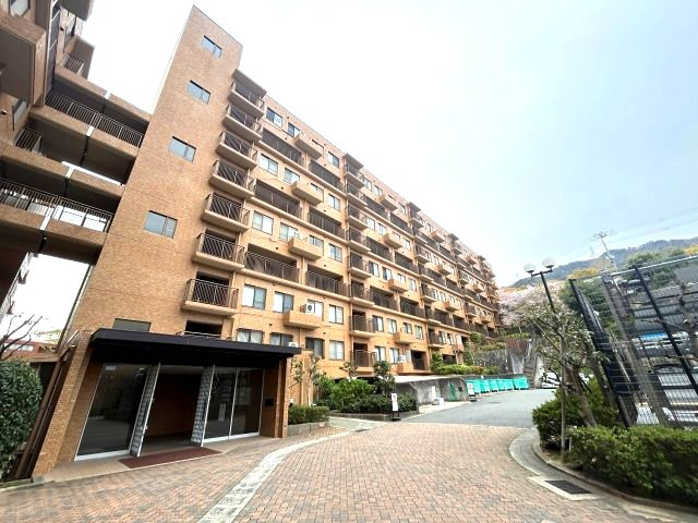 六甲グランドヒルズ２番館の外観