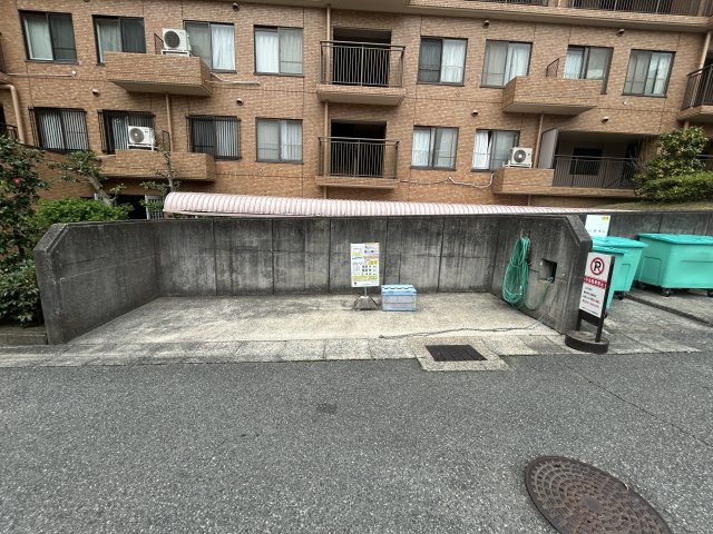 六甲グランドヒルズ２番館の駐車場