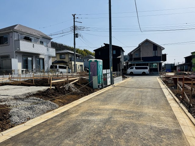 八王子市　宮下町　新築一戸建て　５期の前面道路含む現地写真|～東側4.5ｍ道路に面しています～