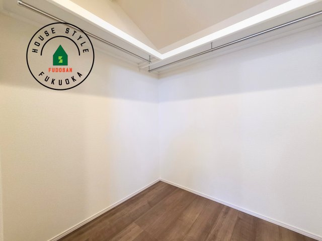 福岡市早良区干隈4丁目第1-3棟（3号棟）の内観：施工例|洋服や大きな荷物が多い方や人数の多いご家族などは、一般的なクローゼットよりもウォークインクローゼットのほうが使い勝手が良いです。