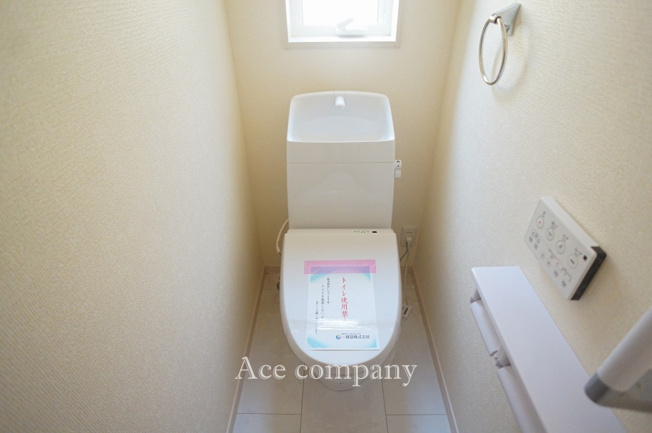 【トイレ】 | 東大阪市寺前町2丁目　【1号棟/全6棟】 | トイレは1階と2階の2ヶ所に完備♪ともに同形状のシャワートイレです☆
