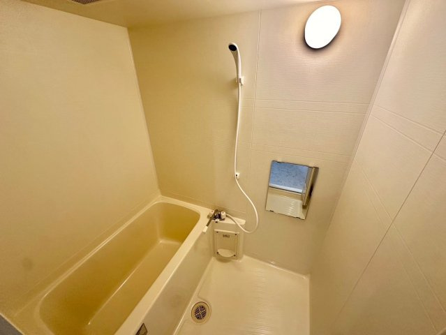 キャッスルコート西新町の浴室