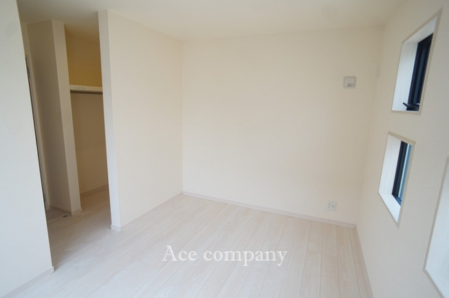 【子供部屋】 | 東大阪市寺前町2丁目　【2号棟/全6棟】 | 【2階：洋室6.7帖】ウォークインクローク完備です♪