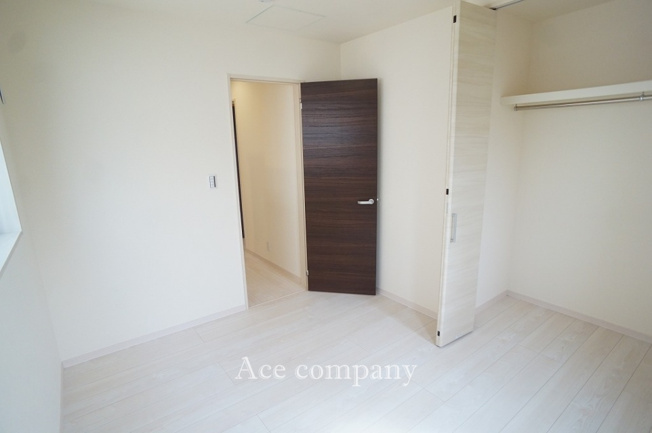 【子供部屋】 | 東大阪市寺前町2丁目　【2号棟/全6棟】 | 【2階：洋室5.2帖】クローゼット完備です♪