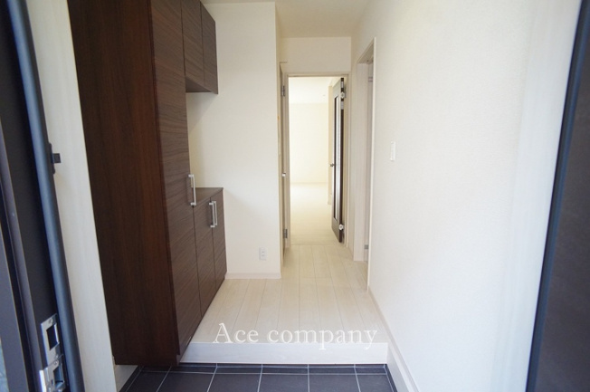 【玄関】 | 東大阪市寺前町2丁目　【2号棟/全6棟】 | 窓付き☆シューズボックス完備です♪