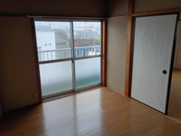 コンパクトで使いやすい洋室です