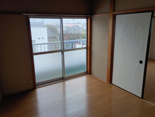 コンパクトで使いやすい洋室です