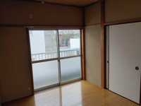 落ち着いた色調の洋室です