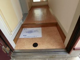 毎日通る玄関はこちらです