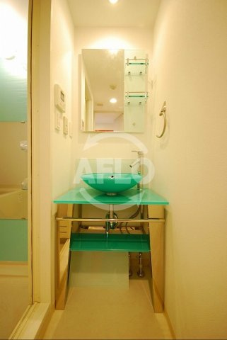セレニテ難波西の独立洗面台|セレニテ難波西　洗面化粧台（号室により色が異なります）