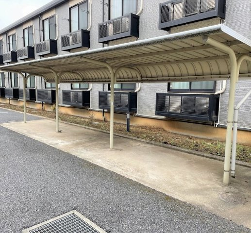 レオパレスエクレールⅡのその他|屋根付き自転車置き場