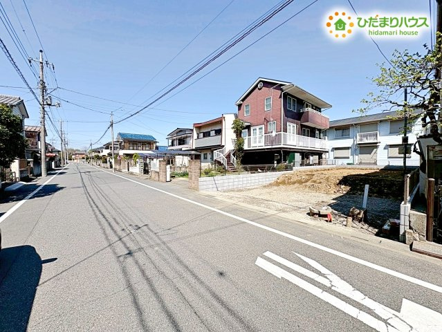 熊谷市月見町　第3　新築一戸建て　リーブルガーデン　01の前面道路含む現地写真