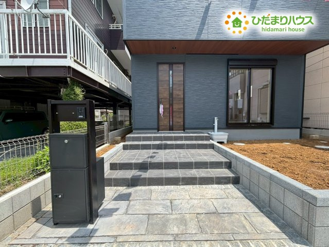 熊谷市月見町　第3　新築一戸建て　リーブルガーデン　01の玄関