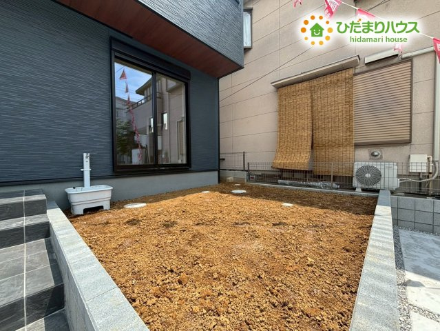 熊谷市月見町　第3　新築一戸建て　リーブルガーデン　01の庭|お好きな草花を育てたり家庭菜園を楽しめる素敵なお庭スペース! 夏場にはお子様とビニールプールで遊んだり、太陽の光を感じながらリフレッシュできるご家族だけの特別なプライベート空間です♪