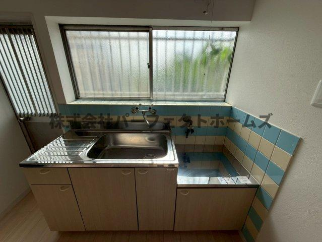 高倉1丁目戸建　賃貸のキッチン|コンパクトなキッチンで掃除もラクラク