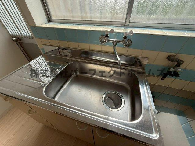 高倉1丁目戸建　賃貸のキッチン|コンパクトなキッチンで掃除もラクラク