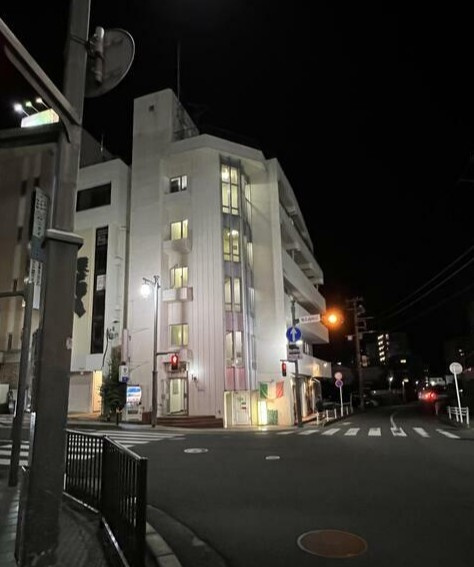 白バラビル