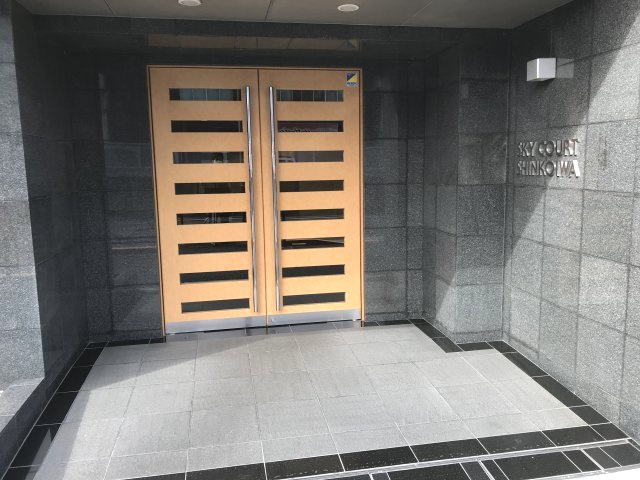 葛飾区東新小岩３丁目の賃貸マンションのエントランス