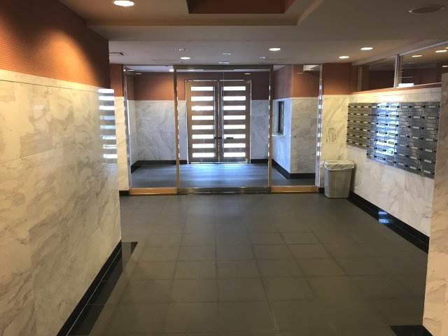 葛飾区東新小岩３丁目の賃貸マンションのロビー