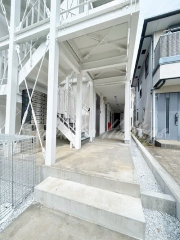 藤沢市円行のアパートのエントランス|新築で綺麗なエントランス♪