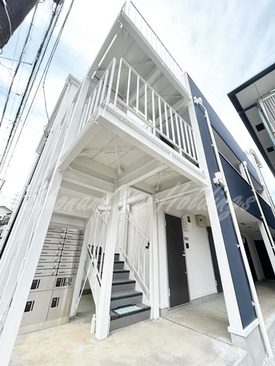 藤沢市円行のアパートの外観