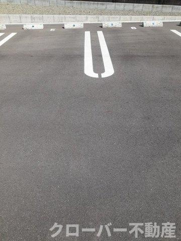 ボヌール高岡Ａの駐車場