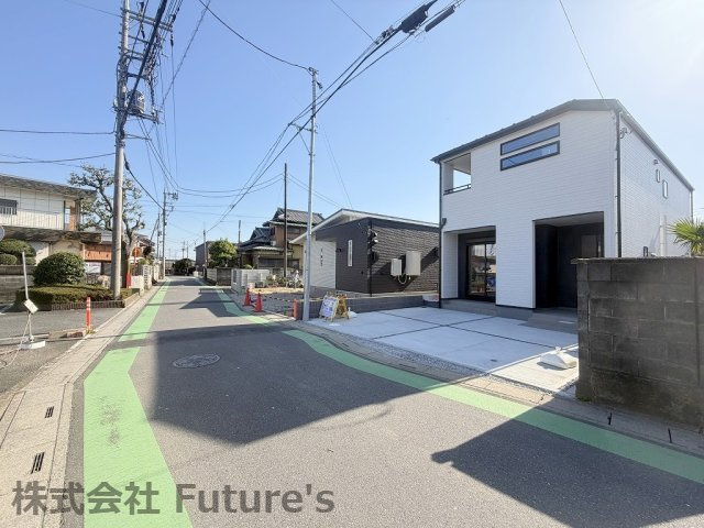 三郷市番匠免　新築戸建　全1棟の前面道路含む現地写真|前面道路含む現地写真です。