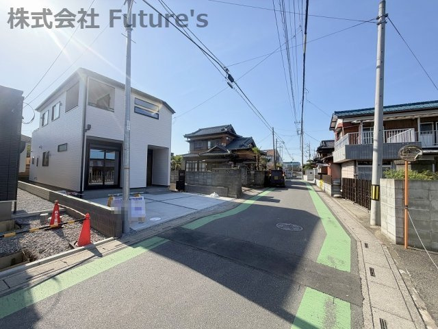 三郷市番匠免　新築戸建　全1棟の前面道路含む現地写真|前面道路含む現地写真です。
