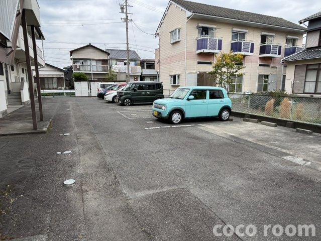 オスオハイツの駐車場