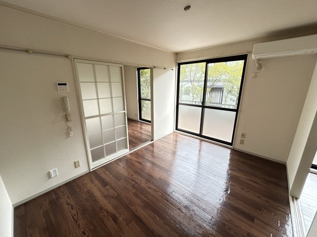 グリーンパークSANO A棟の居間・リビング