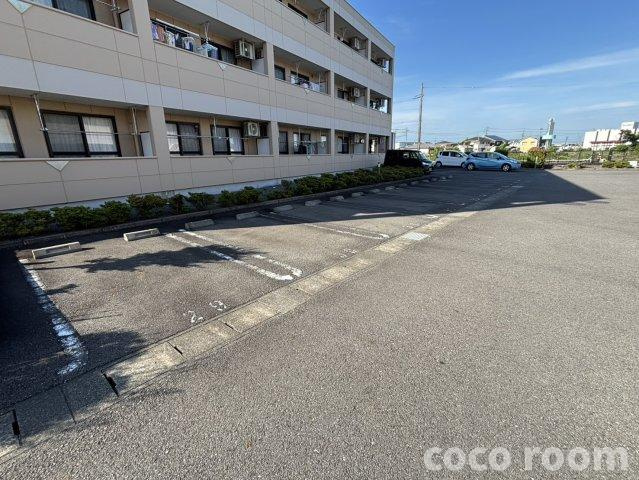 グランディールⅠの駐車場