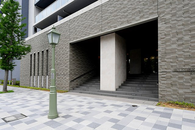 ワコーレシティ神戸三宮のエントランス