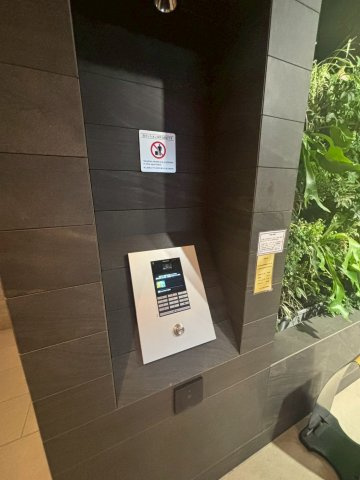 ワコーレシティ神戸三宮のエントランス