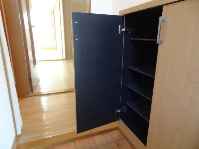 リエスあしたかの玄関