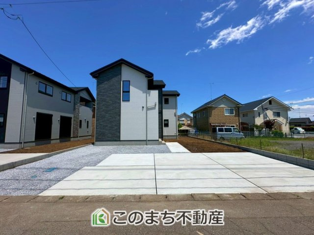 リガーレ真岡市熊倉町14期の駐車場|お車並列３台分ご用意しております♪
