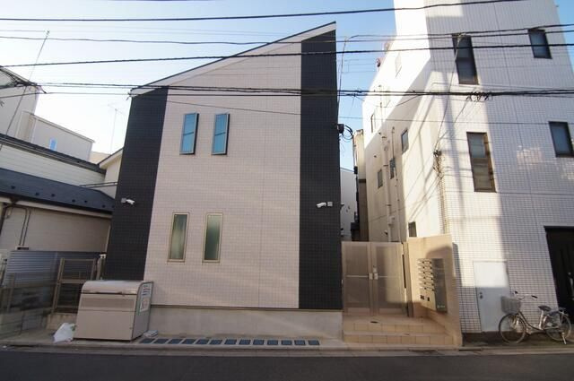 ホームズ千住の外観