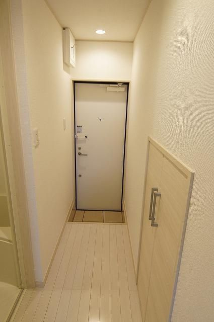 ホームズ千住の玄関