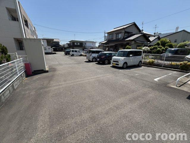 リベルテエスパレスの駐車場