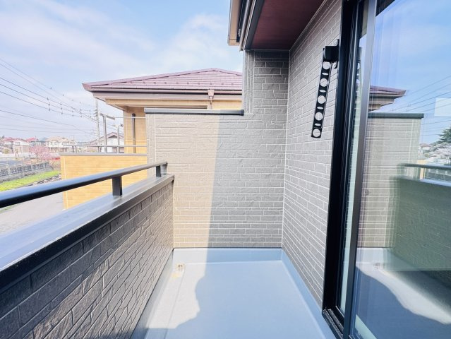 市川市宮久保１丁目新築戸建【百合台小学校：9分】のバルコニー|寝室前南東向きバルコニー