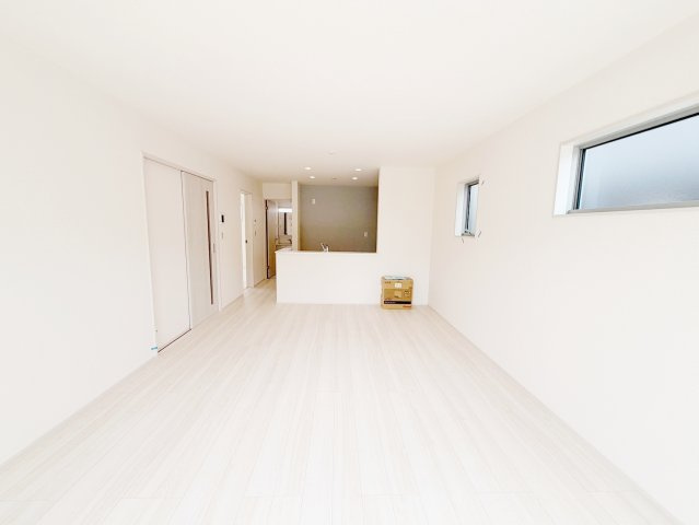 藤枝市藤岡4丁目／2期　新築戸建の居間・リビング|ご家族みんながゆったりくつろげる広々リビング！
