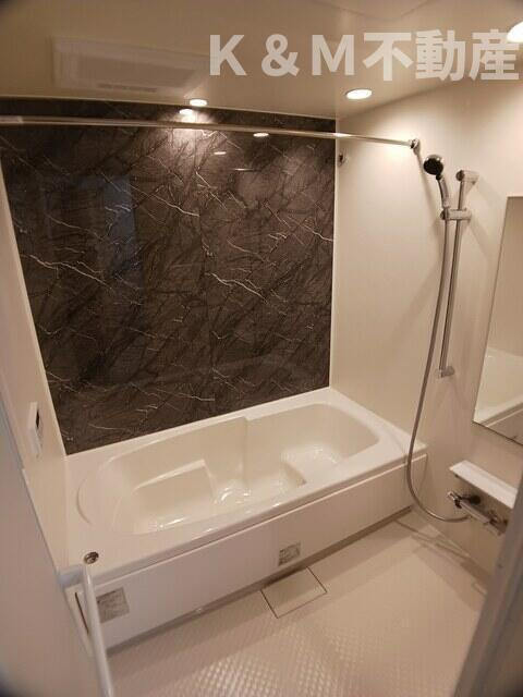 エスタブレＢの浴室|落ち着いた空間のお風呂です