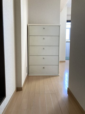ツルジンビルの玄関