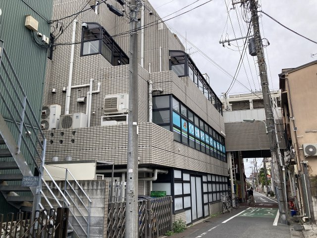 ツルジンビルの外観