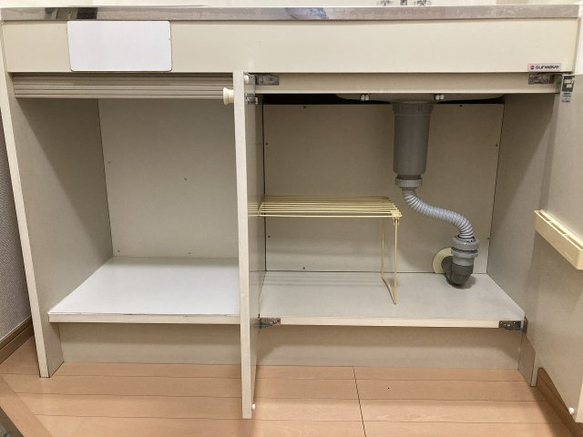 ツルジンビルの玄関