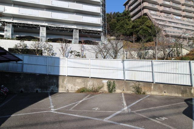 サンビルダー朝霧の駐車場