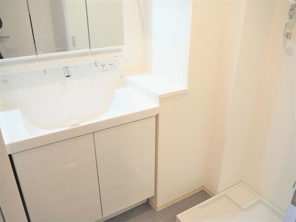 オープンブルーム八田StationFront(旧:RESIDENCIA八田StationFront)の洗面所