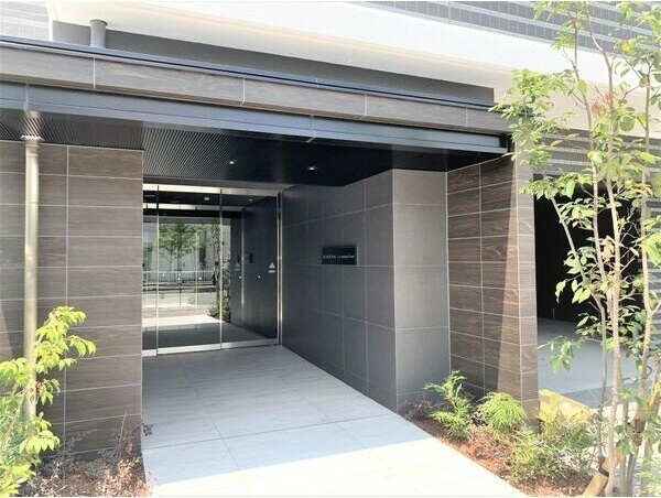 オープンブルーム八田StationFront(旧:RESIDENCIA八田StationFront)のエントランス